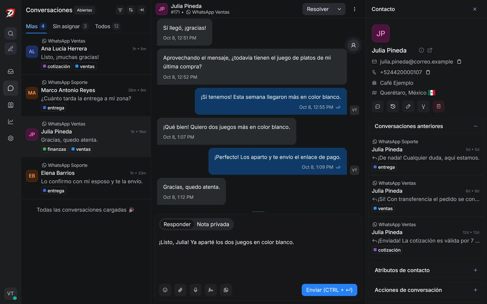 Datos del contacto y conversaciones anteriores junto a la conversación abierta